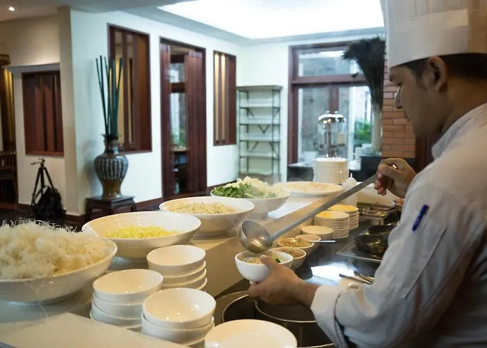 De La Renaissance Hotel 5*