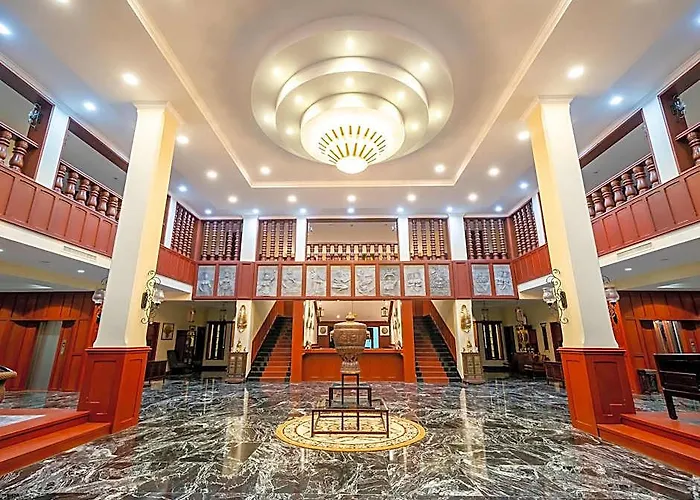De La Renaissance Hotel 5*