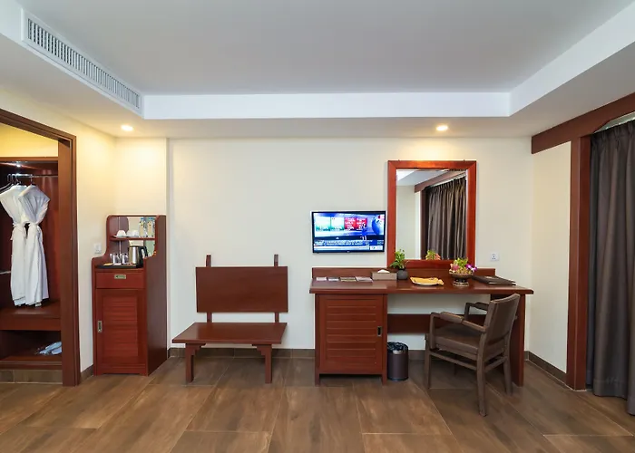 De La Renaissance Hotel 5*